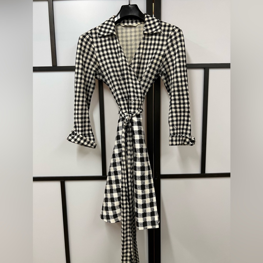 DVF WRAP DRESS AMELIANNA  SIZE 10 B & W GINGHAM